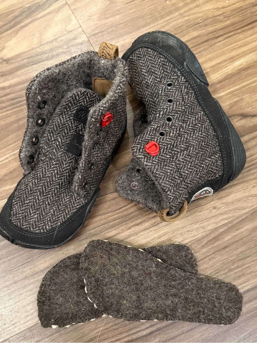 Wildling North Wolf Wool Boots size 8 kids
